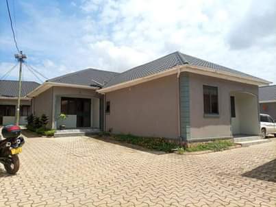A picture of Double room self contained in the fence for rent in