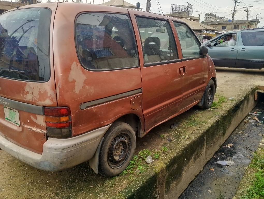 A picture of Nissan Serena first body engine and gear untouched. nothing to