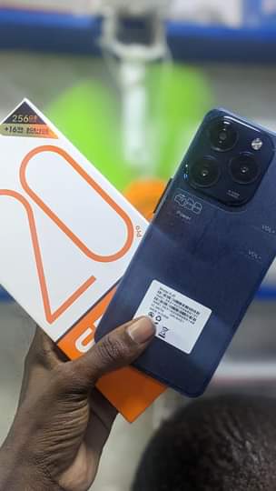 A picture of Tecno spark 20 inauzwa