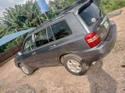 A picture of Toyota Highlander 03