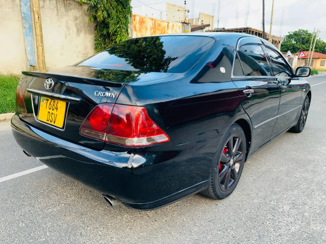 A picture of TOYOTA CROWN ATHLETE DSV