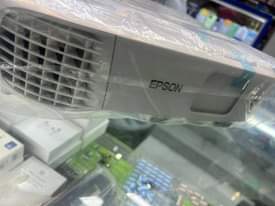 A picture of projector Epson EB 992F