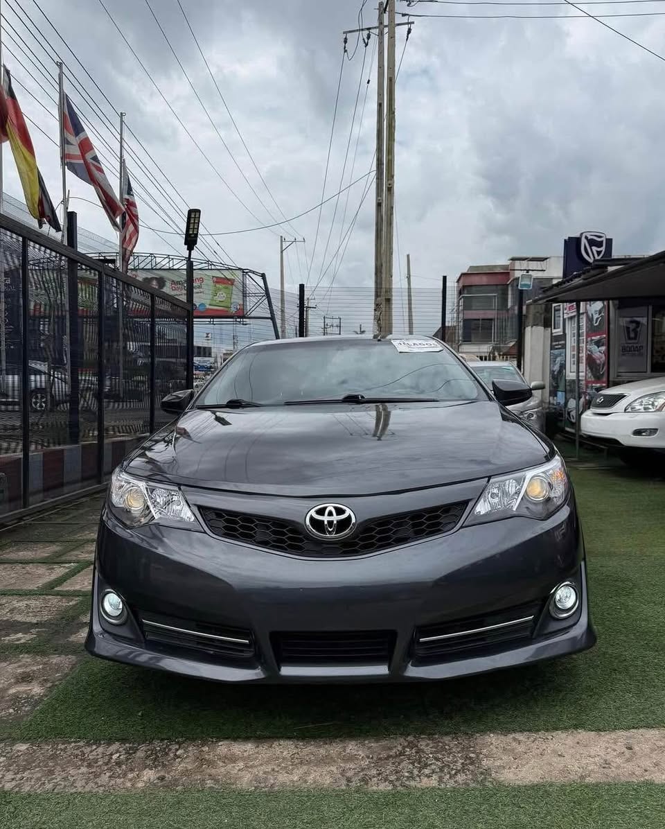 A picture of Foreign used Toyota Camry SE. Year 2012 15M