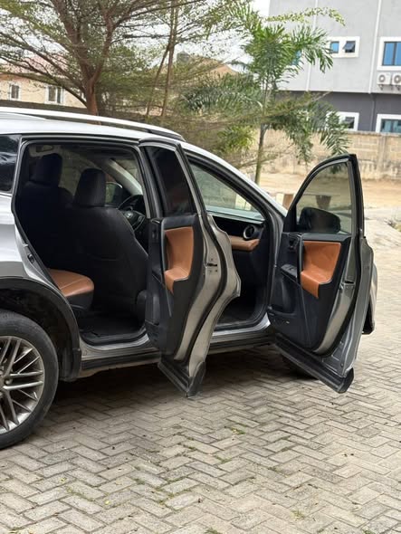 A picture of Toyota rav4 2016