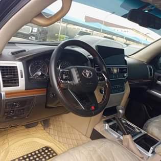 A picture of TOYOTA LAND CRUISER