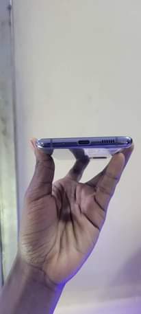 A picture of Samsung Galaxy S20 on sale at 470 000 UGX Call