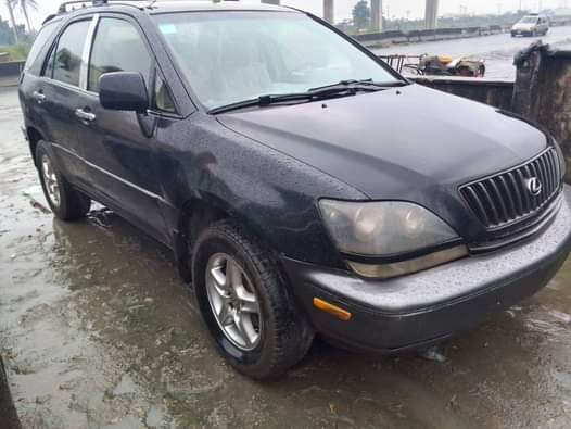 A picture of Morning market Sharp lexus Rx 300 Engine sound Gear working