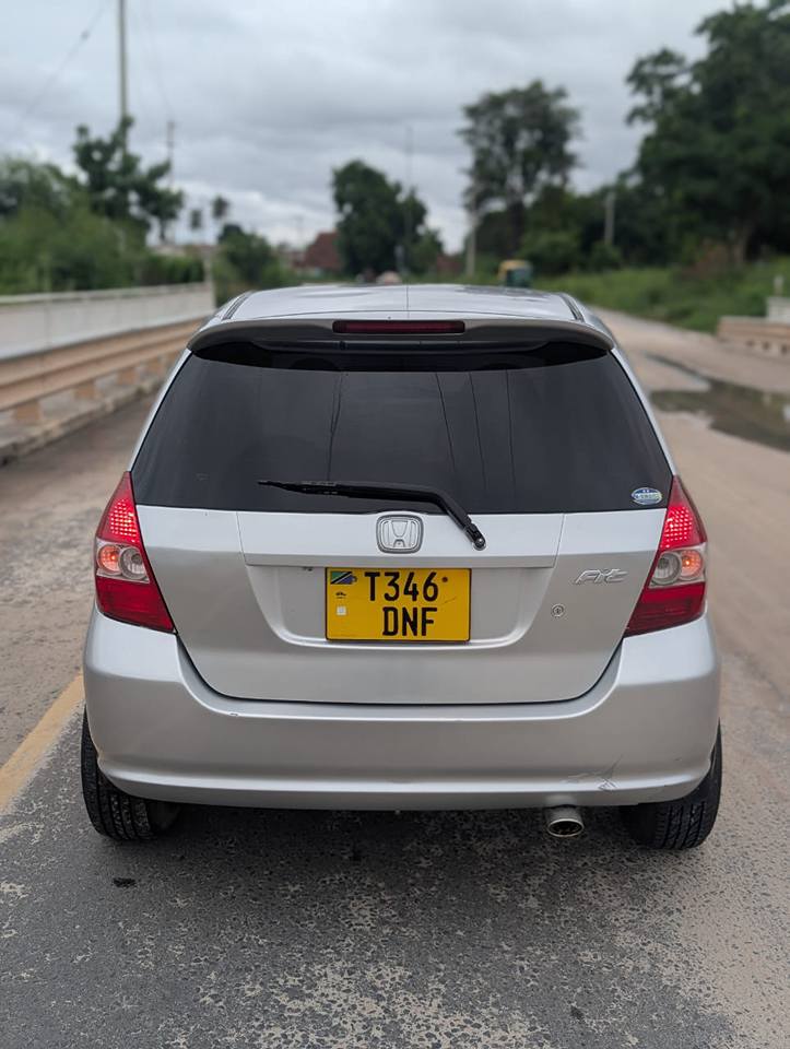 A picture of 0718998880 Honda Fit 2004 Milion 6 5 Cc1300 Full A