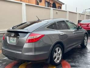 A picture of tokubo standard This is brand standard Honda crosstour 2011 model