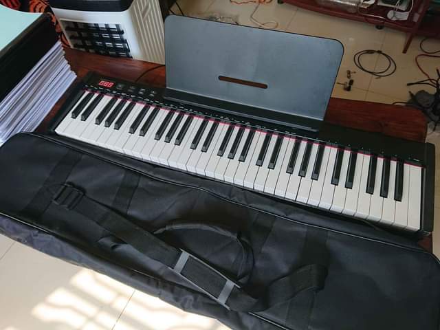 A picture of Kinanda cha MIDI type C 61 keys chenye touch response