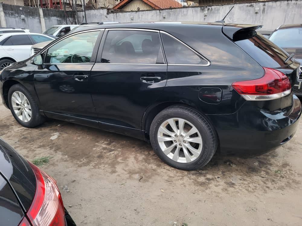A picture of 2013 Toyota lexus