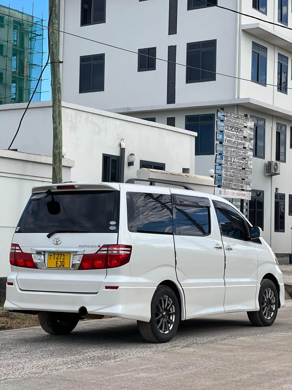 A picture of Toyota Alphard