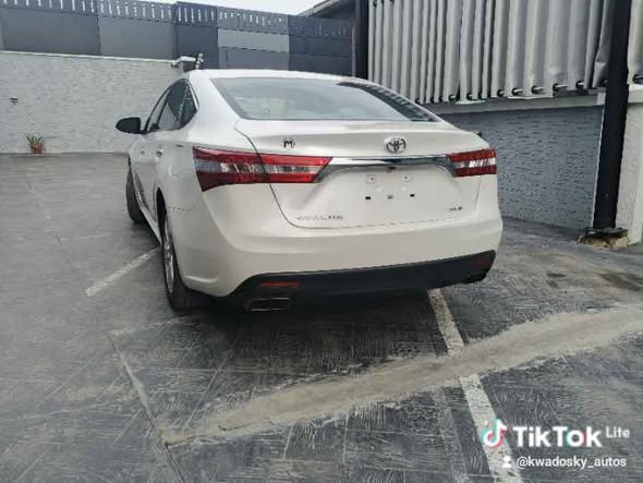 A picture of Foreign used Toyota Avalon
