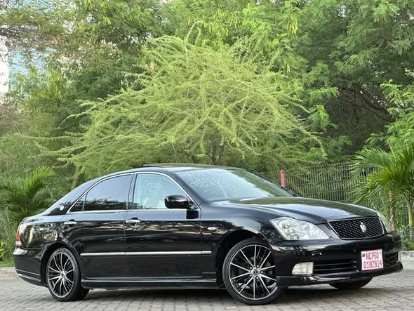 A picture of Toyota Crown
