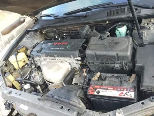 A picture of 2004 Toyota Camry painted on the first body with clean