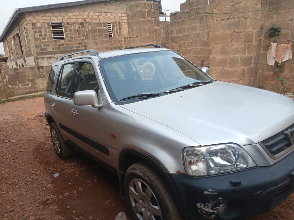A picture of Honda CR V 05