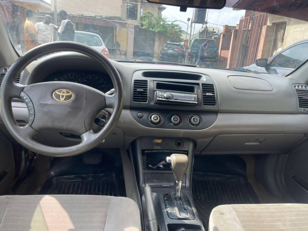 A picture of TOYOTA CAMRY 06