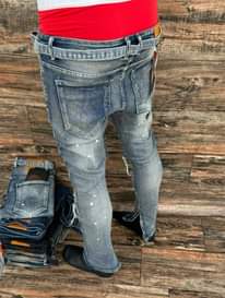 A picture of SLIM JEANS