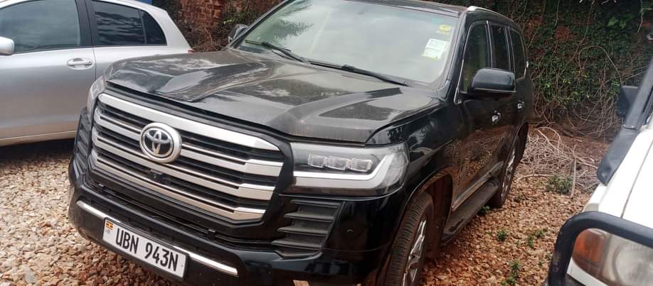 A picture of TOYOTA LAND CRUISER PETROL ENGINE LEFT HAND IT S BANK