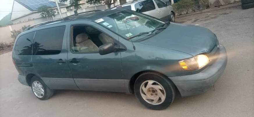 A picture of Super Clean Nigeria Used Toyota sienna 2001 Model