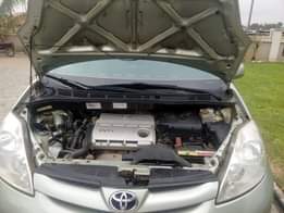 A picture of Extremely super sharp Toyota Sienna 07 Model FIRST BODY Beligum