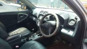 A picture of Rav4 4sale call me on 256751331103 or what app is