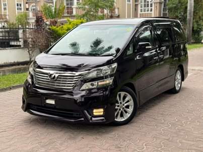 A picture of TOYOTA VELLFIRE