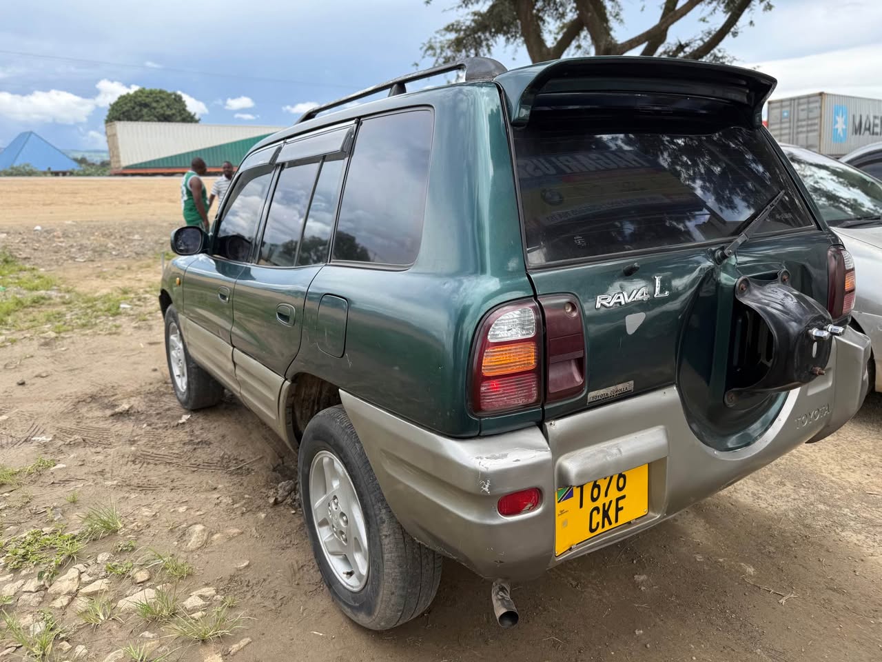 A picture of Rav4 Old model Bei 8 8ML 0625764751 ipo MBEYA