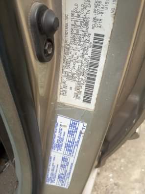 A picture of Toyota sienna 05 Condition Taping on top Price 2 7m