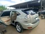 A picture of Lexus Rx350 with navigation AC is working The 3 catalyst