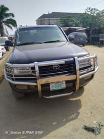 A picture of Toyota land cruiser 08064016002