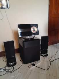 A picture of Philips Bluetooth machine home cinema system wtt1500