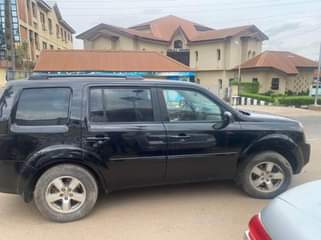 A picture of Honda pilot 2010