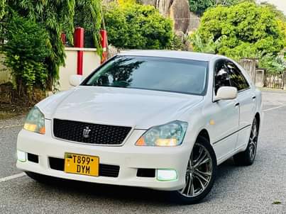 A picture of Toyota Crown athlete Full documents Price 13 6 Gari ninzulisana