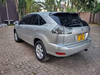 A picture of Toyota Harrier New