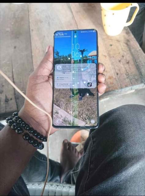 A picture of SAMSUNG GALAXY S20 PLUS 5G 128GB 195 000 TU