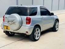 A picture of TSH MIL 12 RAV 4 TUPIGIE CHAAP 0657550550 0748481460