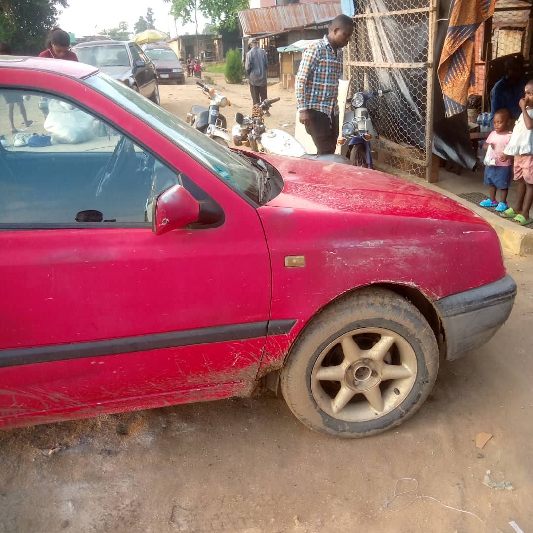 A picture of 1 5 each red golf have top noise location ABA