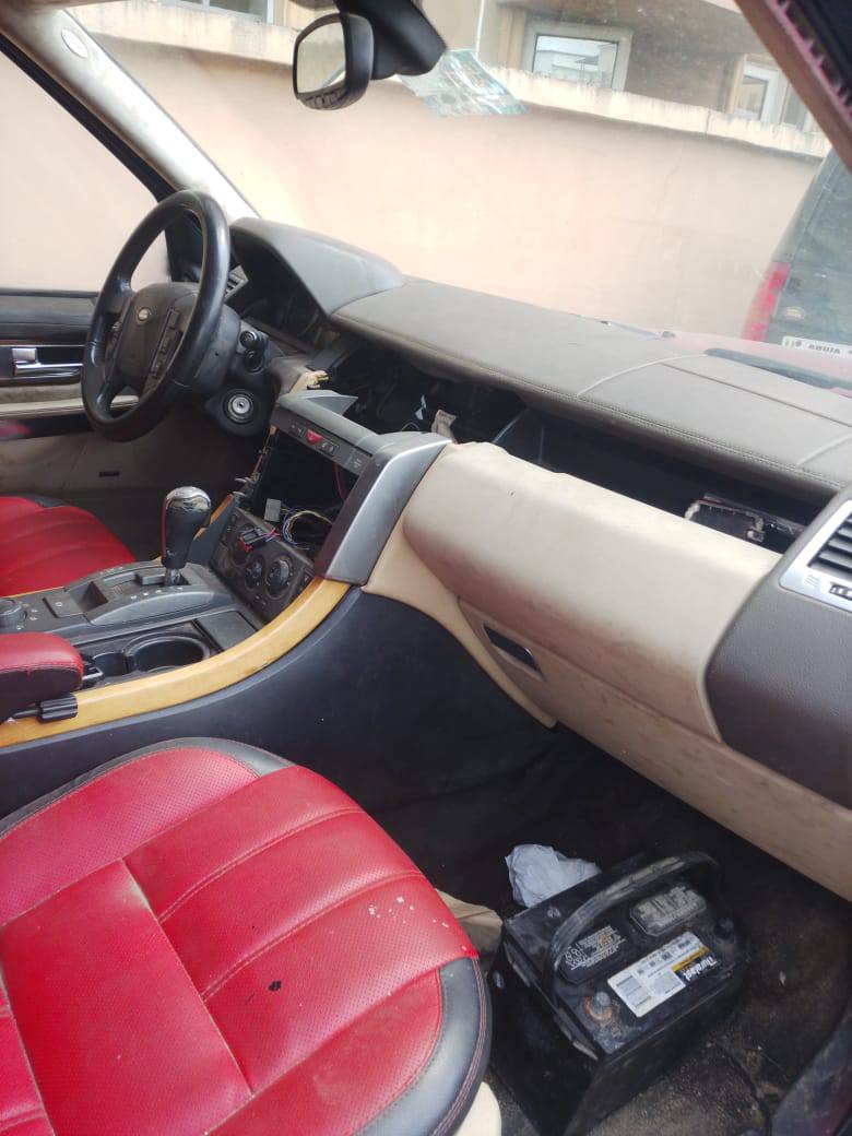 A picture of Range Rover upgraded 012 Price 3 5m negotiable Engine gear