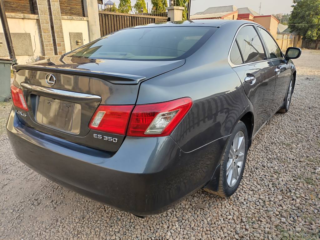 A picture of Very clean 08 Lexus ES350