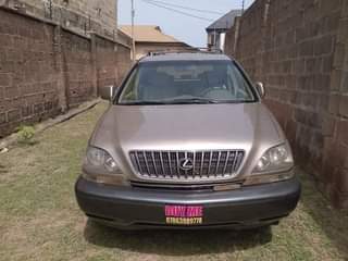 A picture of 2000 LEXUS RX 300 SUV