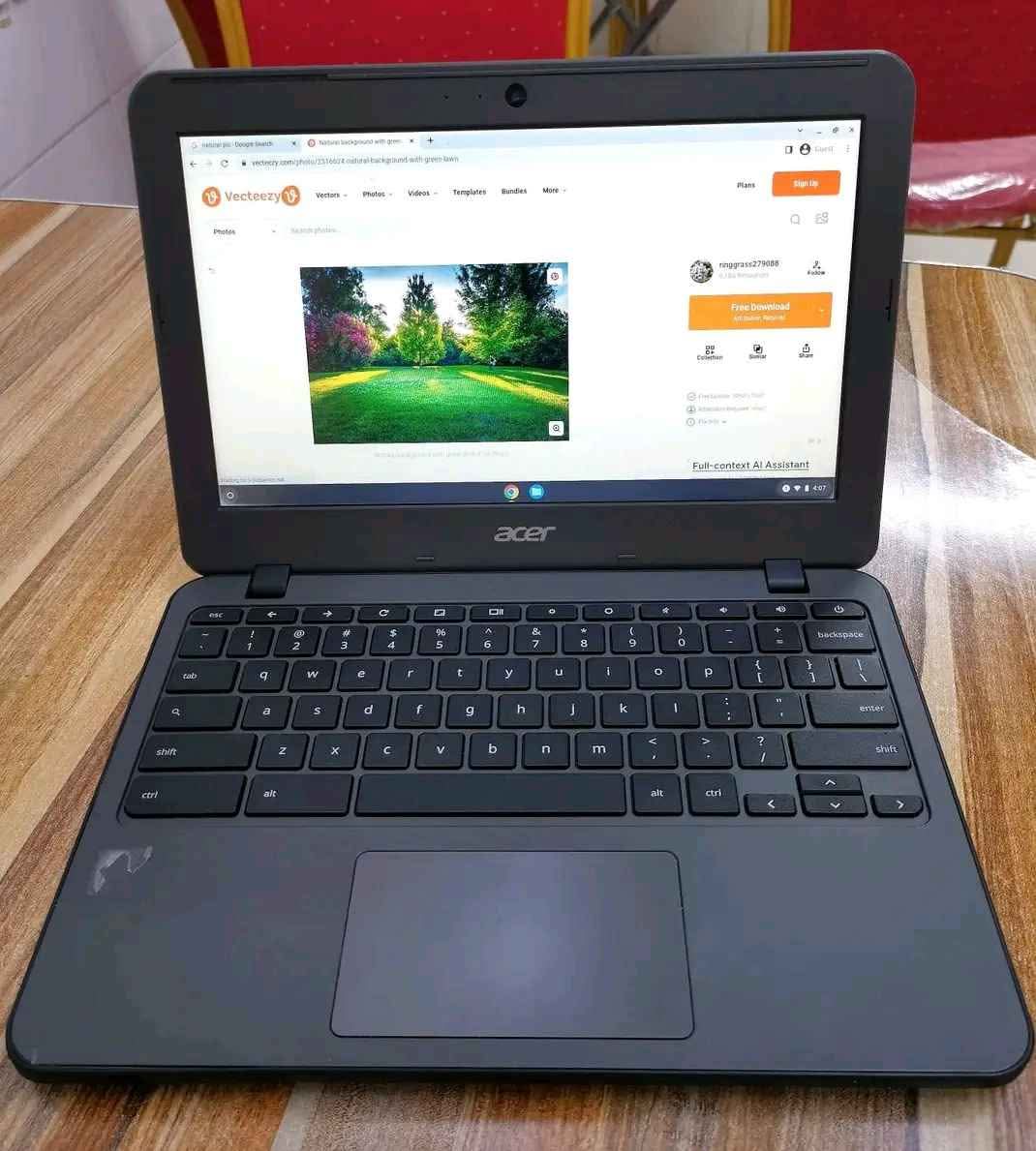 A picture of Acer CHROMEBOOK 10hrs backup 4 32gb with free charger