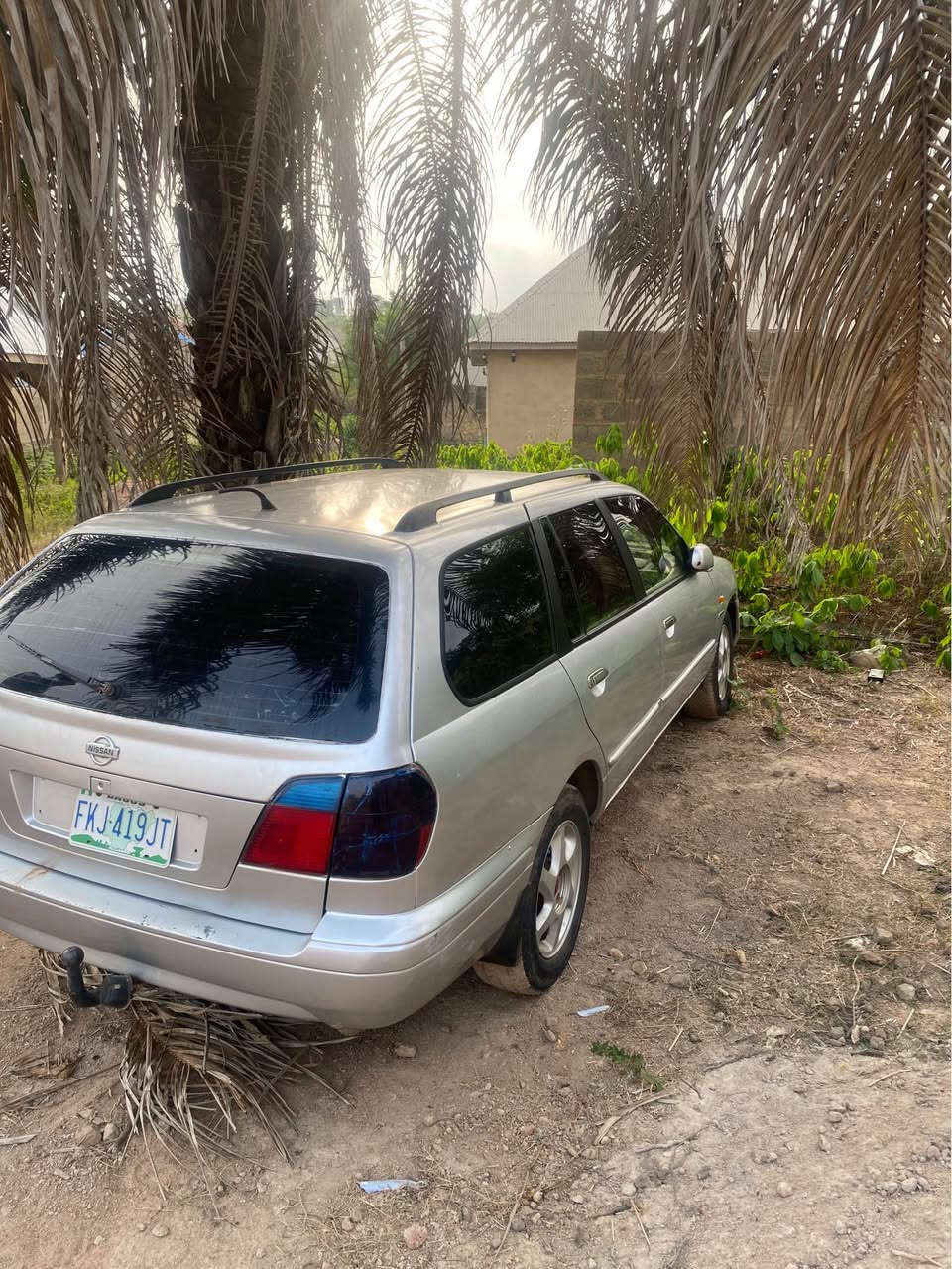 A picture of Available for sale first body pan of Nissan premira wagon