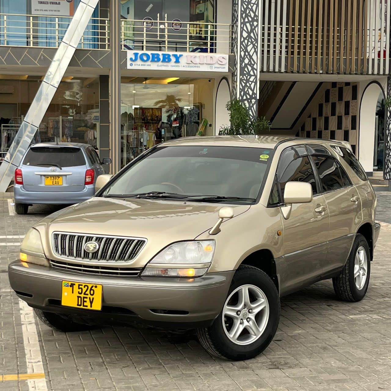 A picture of 2002 TOYOTA HARRIER DEY Asking Price 14 500 000 Engine