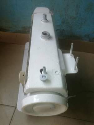 A picture of Two in one zigzag and straight sewing machine head for