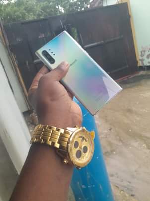 A picture of Mzungu wa roho maphone