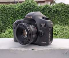 A picture of Canon 5D MARK III WITH 50mm Lens
