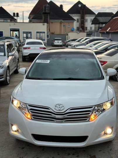 A picture of 2010 foreign used Toyota venza