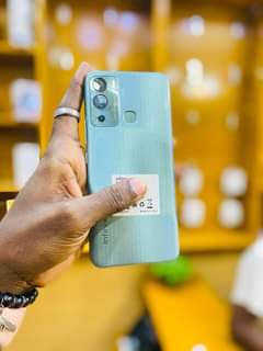 A picture of Infinix Hot 12i 64gb