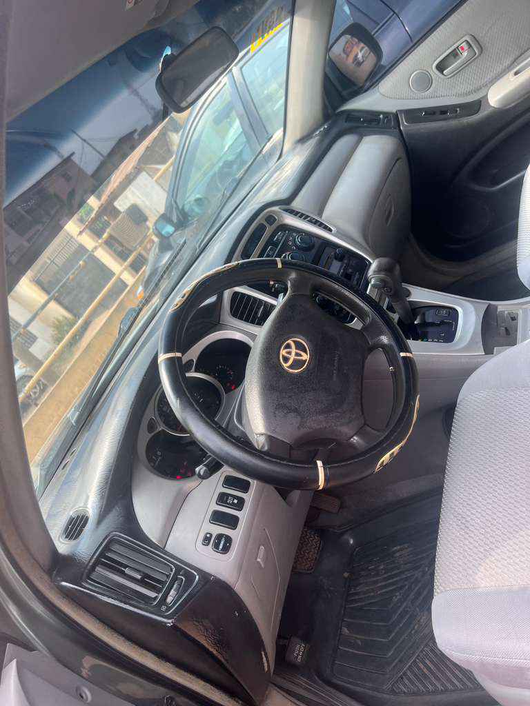 A picture of 2005 Toyota highlander